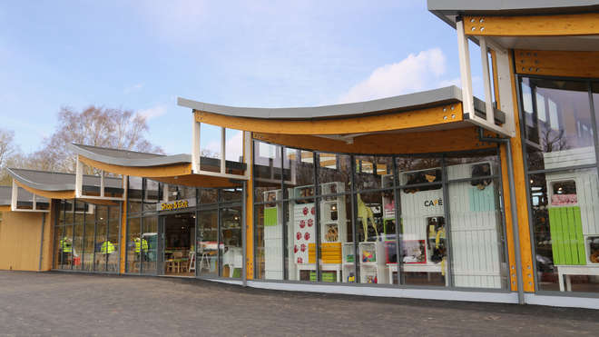 Whipsnade Visitor Centre - outside view