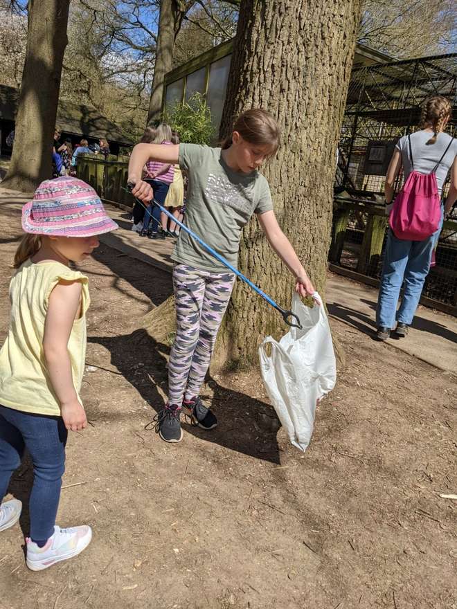 Member helps to keep the Zoo clean