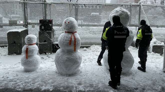 Police officers building snowmen at COP15